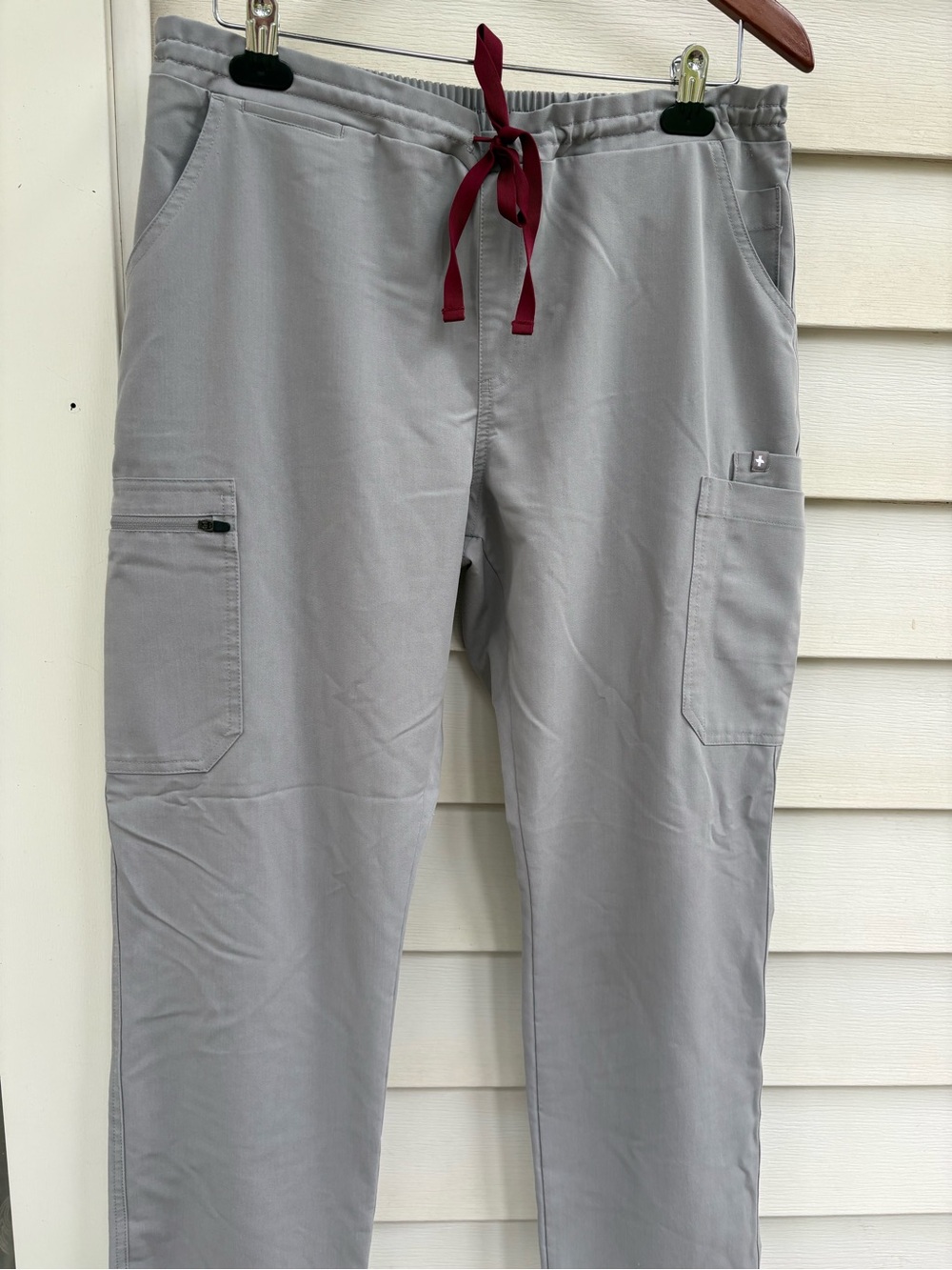 FIGS Women’s Cement Yola scrub pants. TW2000R. EUC. PO 1299.